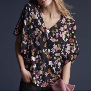 Cabi Charm Limited Edition Floral V- Neck Blouse Size Small
